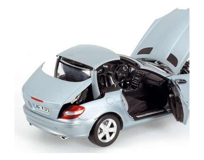 Minichamps - 100033130 - Mercedes-Benz SLK-Class - With Movable Roof - 2004 - Silverblue Metallic  - Hobby Sector