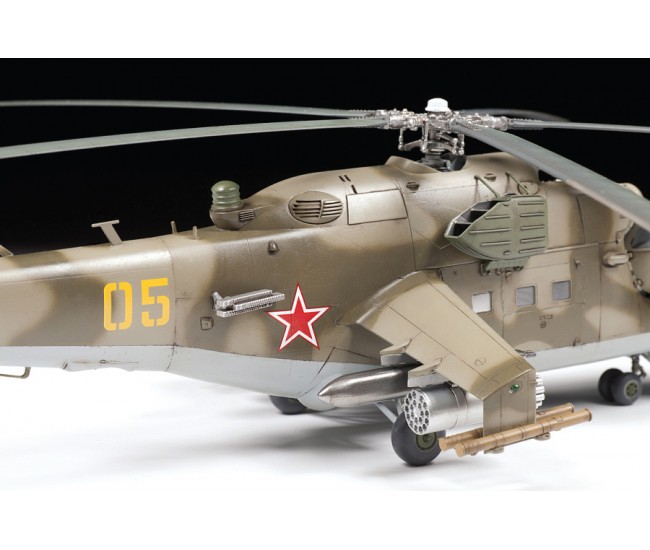 Zvezda - 4823 - Mi-24 V/VP Soviet Attack Helicopter  - Hobby Sector