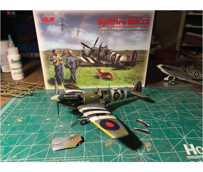 ICM - 48801 - Spitfire MK.IX With RAF Pilots And Ground Personnel  - Hobby Sector