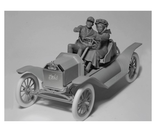 ICM - 24026 - Model T 1913 Speedster With American Sport Car Drivers  - Hobby Sector