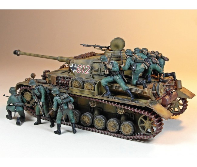 Tamiya - 35061 - Military Miniatures German Panzer Grenadiers Set  - Hobby Sector
