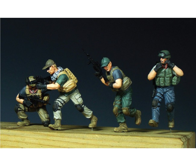 Trumpeter - 00420 - PMC IN IRAQ 2005 VIP SECURITY GUARDS  - Hobby Sector